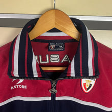 Cargar imagen en el visor de la galería, Chaqueta Track Astore Osasuna 03' - S