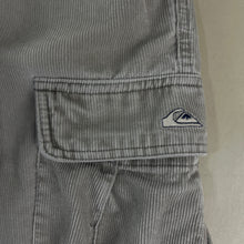 Cargar imagen en el visor de la galería, Pantalón Corduroy Cargo Quiksilver Short - L