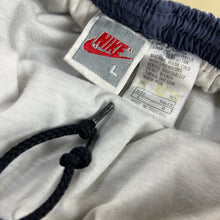 Cargar imagen en el visor de la galería, Pantalón Corto Nike 80&#39;s - L
