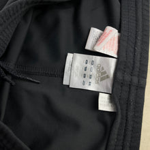 Load image into Gallery viewer, Pantalón Adidas Challenger - XS